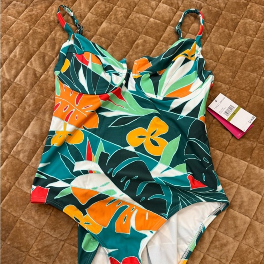 VINCE CAMUTO tropical one piece! 🌴adjustable straps, hygienic tape in place….
